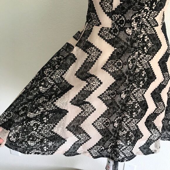 love, FIRE Black & Cream Lace Sleeveless Dress‎ - M - Picture 8 of 9